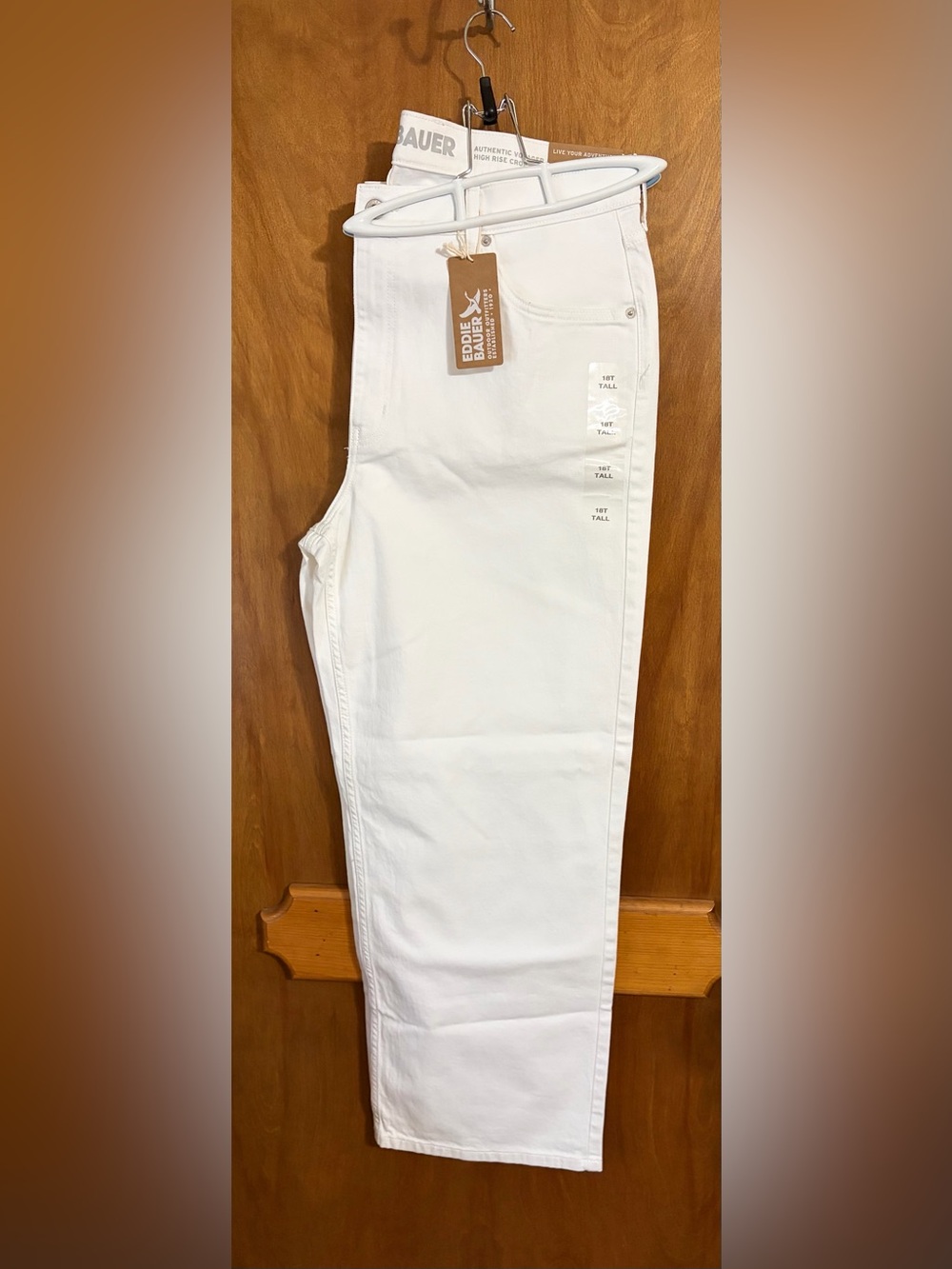 Eddie Bauer  NWT authentic Voyager every day easy crop White denim jeans